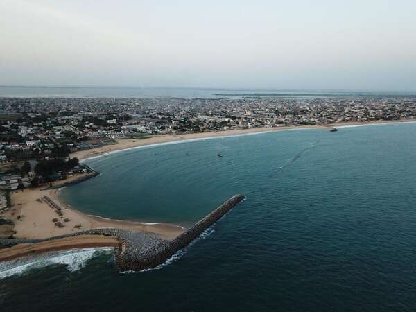 Construction d’un complexe balnéaire PLM/Eldorado à Akpakpa et aménagement et protection des côtes